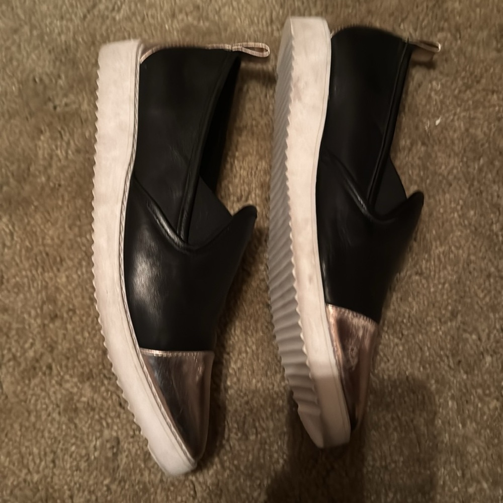 Karl Lagerfeld Paris Caralee slip-on cap toe leather shoes women in size 7M - Picture 5 of 7
